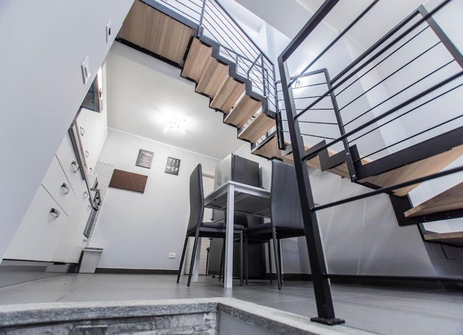 Modern Loft Center Of Turin + Jacuzzi 30M Metro Lejlighed Collegno Eksteriør billede